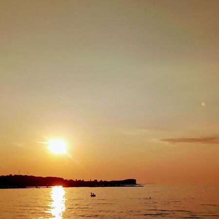 Litheres Nikos Seaside Apartments מראה חיצוני תמונה