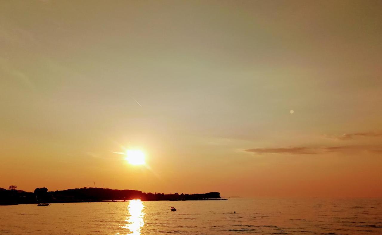 Litheres Nikos Seaside Apartments מראה חיצוני תמונה