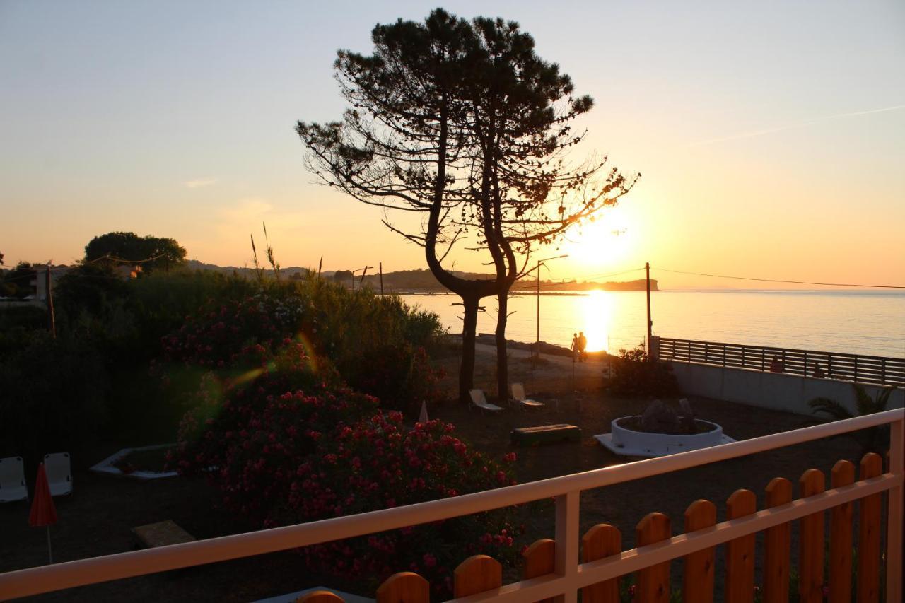 Litheres Nikos Seaside Apartments מראה חיצוני תמונה